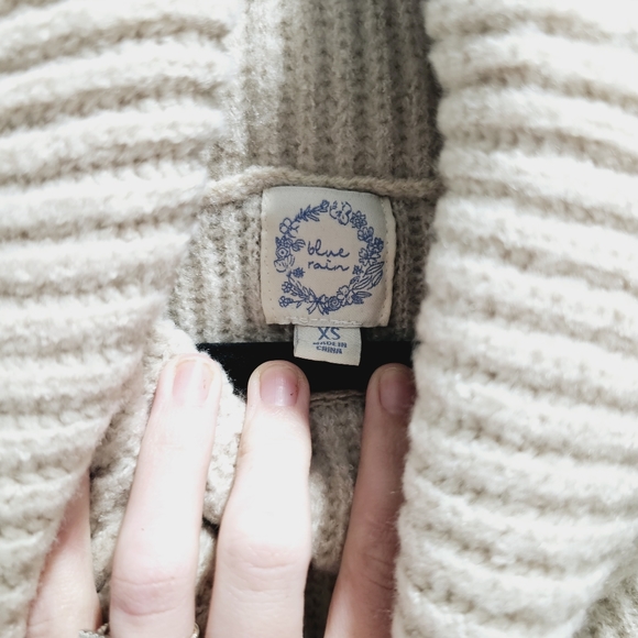 Cozy cowl neck oversized beige sweater - Picture 4 of 8